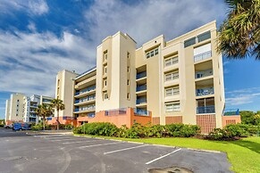 New Smyrna Beach Condo w/ Balcony & Pool Access