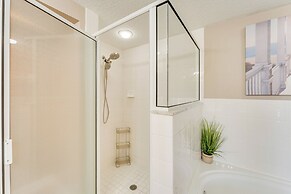 New Smyrna Beach Condo w/ Balcony & Pool Access