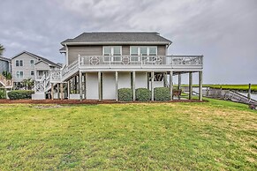 Spacious Beach Cottage w/ Private Dock Access