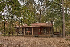 Timber Brooke Cabin: Hot Tub & Central Location!