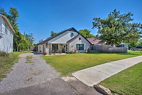 Modern OKC Retreat: Half-mile to Plaza District!