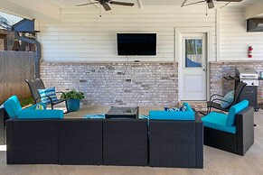 Modern OKC Retreat: Half-mile to Plaza District!