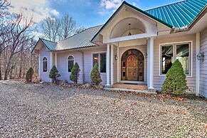 Expansive Murphy Retreat w/ Mountain Views!