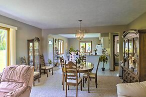 Charming Lewiston Apt: 10 Miles to Niagara Falls!