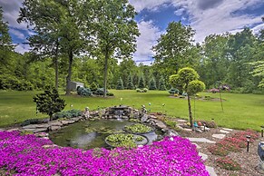 Charming Lewiston Apt: 10 Miles to Niagara Falls!