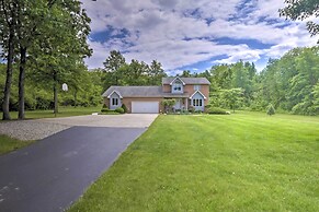 Charming Lewiston Apt: 10 Miles to Niagara Falls!