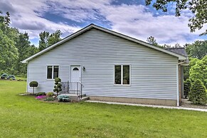 Charming Lewiston Apt: 10 Miles to Niagara Falls!