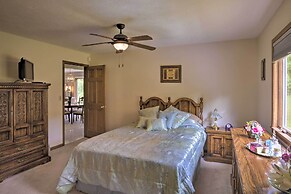 Charming Lewiston Apt: 10 Miles to Niagara Falls!