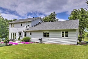 Charming Lewiston Apt: 10 Miles to Niagara Falls!