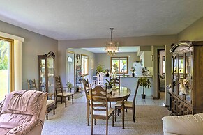 Charming Lewiston Apt: 10 Miles to Niagara Falls!