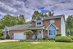 Charming Lewiston Apt: 10 Miles to Niagara Falls!