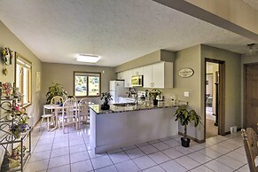 Charming Lewiston Apt: 10 Miles to Niagara Falls!