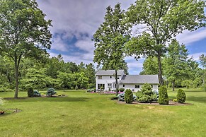 Charming Lewiston Apt: 10 Miles to Niagara Falls!