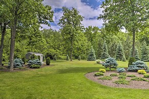 Charming Lewiston Apt: 10 Miles to Niagara Falls!