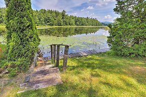 Cozy Cottage on Caroga Lake w/ Waterfront Fire Pit