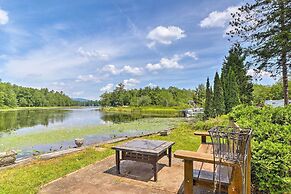 Cozy Cottage on Caroga Lake w/ Waterfront Fire Pit