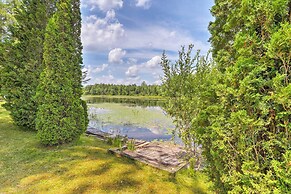 Cozy Cottage on Caroga Lake w/ Waterfront Fire Pit