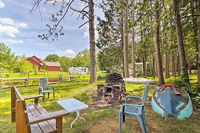 Cozy Cottage on Caroga Lake w/ Waterfront Fire Pit