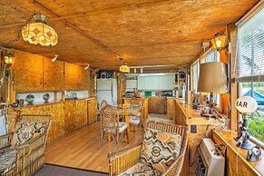 Cozy Cottage on Caroga Lake w/ Waterfront Fire Pit