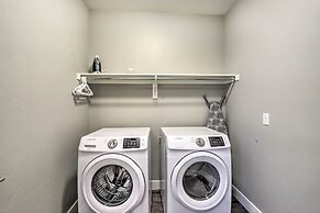 Luxury Downtown Moab Townhome w/ Pool Access!