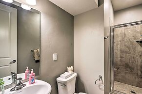 Luxury Downtown Moab Townhome w/ Pool Access!