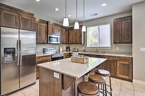 Luxury Downtown Moab Townhome w/ Pool Access!