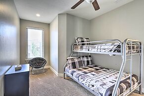 Luxury Downtown Moab Townhome w/ Pool Access!