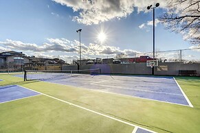 Beautiful Branson Condo w/ Golf + Pool Access!