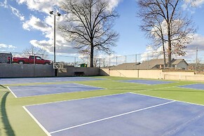 Beautiful Branson Condo w/ Golf + Pool Access!