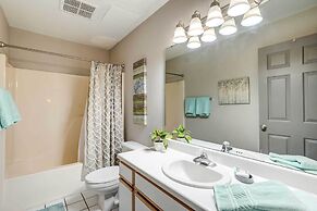 Beautiful Branson Condo w/ Golf + Pool Access!