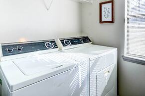 Beautiful Branson Condo w/ Golf + Pool Access!