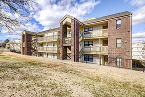 Beautiful Branson Condo w/ Golf + Pool Access!