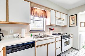 Beautiful Branson Condo w/ Golf + Pool Access!