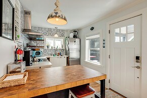 Quaint 'sur La Mer' Cottage w/ Deck, Fire Pit