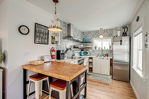 Quaint 'sur La Mer' Cottage w/ Deck, Fire Pit