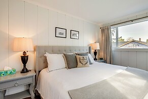 Quaint 'sur La Mer' Cottage w/ Deck, Fire Pit