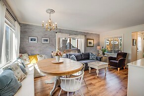 Quaint 'sur La Mer' Cottage w/ Deck, Fire Pit