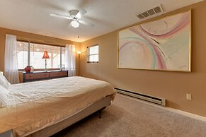 Mountain-view Maggie Valley House w/ Spacious Deck