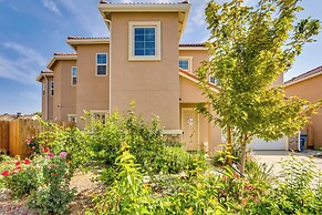 Fresno Home w/ Grill - 9 Mi to Downtown