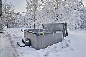 Nekoosa Golf Course Retreat w/ Hot Tub!