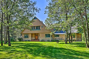 Nekoosa Golf Course Retreat w/ Hot Tub!