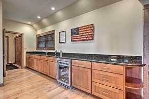 Nekoosa Golf Course Retreat w/ Hot Tub!