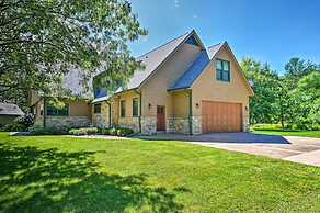 Nekoosa Golf Course Retreat w/ Hot Tub!