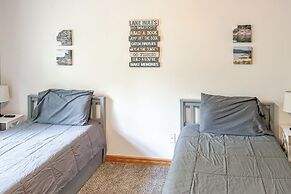 Lake-view Retreat w/ Fire Pit in Mountain Home!