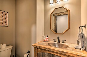 'longview Lodge' w/ Furnished Deck & Fire Pit!