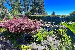 Coastal Cabin w/ Puget Sound & Rainier Views!