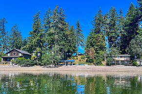 Coastal Cabin w/ Puget Sound & Rainier Views!