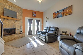 Canyon Lake Townhome w/ Balcony, Deck & Yard!