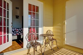 Canyon Lake Townhome w/ Balcony, Deck & Yard!