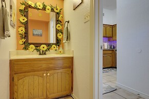 Canyon Lake Townhome w/ Balcony, Deck & Yard!